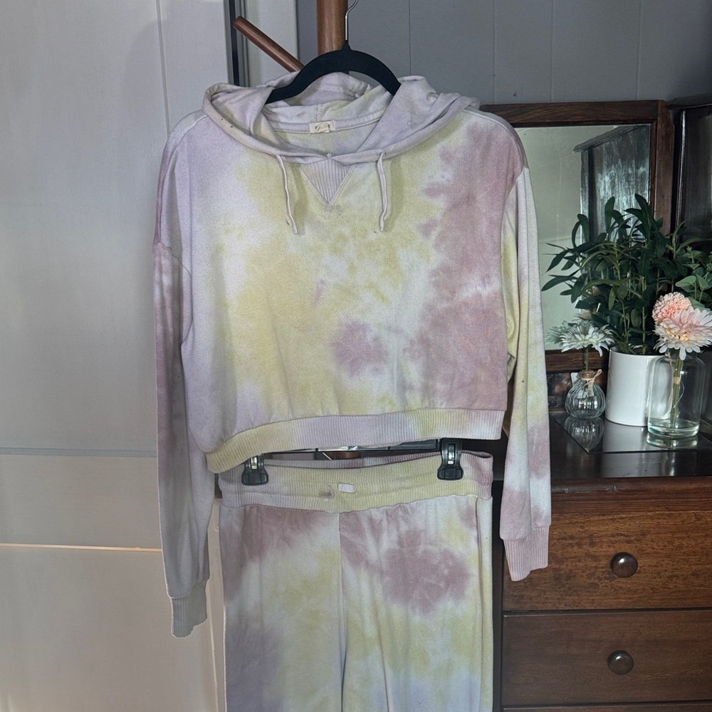 🎨 Garage Tie-Dye Cropped Hoodie & Jogger Set — S Top / M Bottoms
